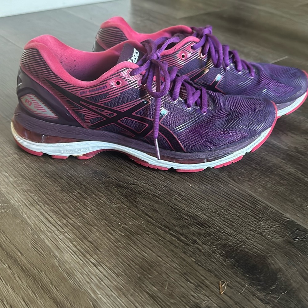 Asics Women's Gel Nimbus 19 Shoes - Women’s Size 8.5 Burgundy/ Pre-Loved